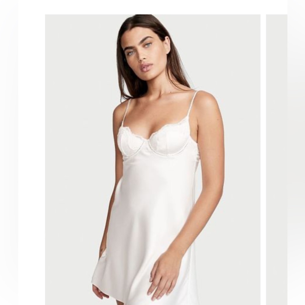 Victoria’s Secret Satin & Lace Embellished Cupped Mini Slip White size L NWT